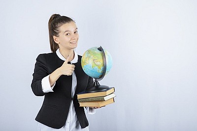 Викладач географії
